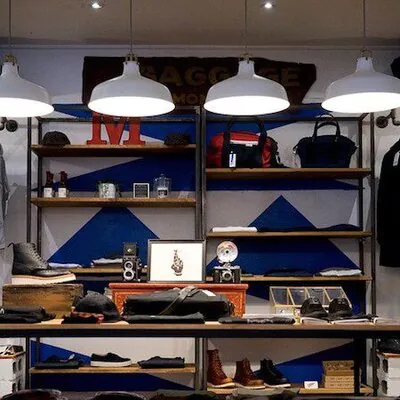 Pendelleuchten im Modegeschäft